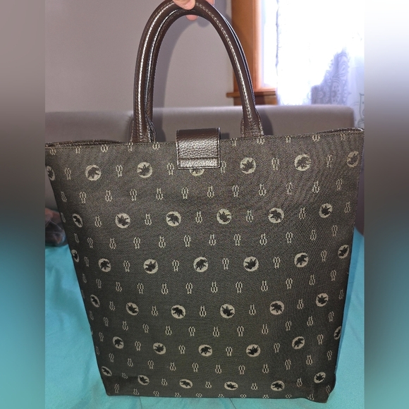 Chic Brown Hunting World Tote Bag - Picture 7 of 9